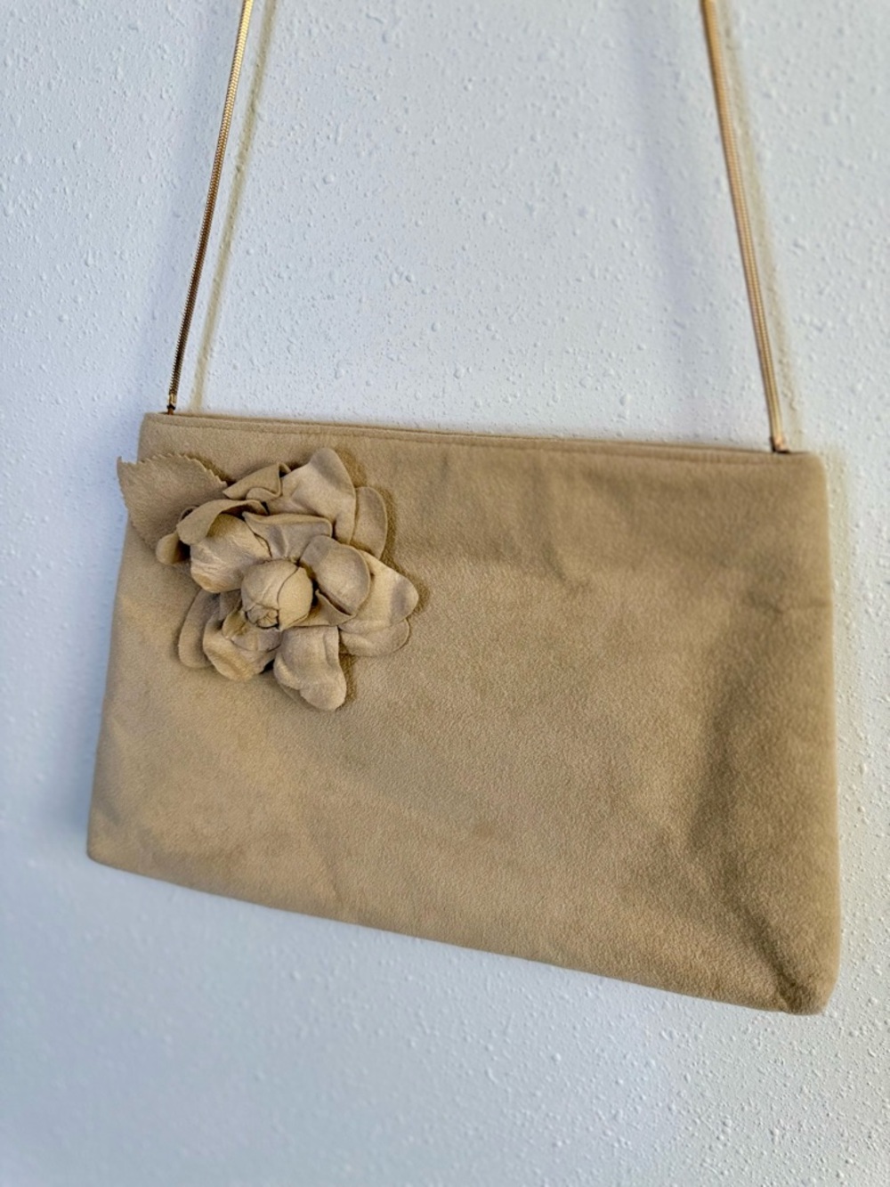 Vintage REVA Ultrasuede Floral Shoulder Bag Cream Ivory Gold Chain Purse